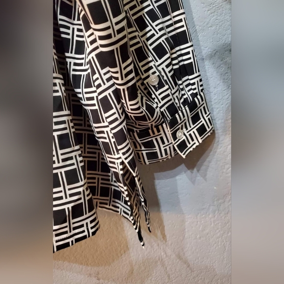 Maggie Barnes No Iron Button Cuff Longsleeved Button Down shirt Top 34W - Picture 4 of 6